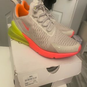Nike Air Max 270 Size 9
